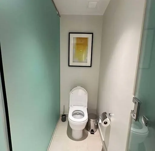 Novotel Aqua Residences Near Makati By Hamodi'scrib *